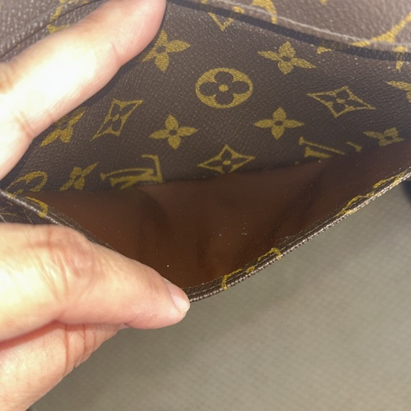 Vintage Louis Vuitton checkbook wallet. - Picture 6 of 17